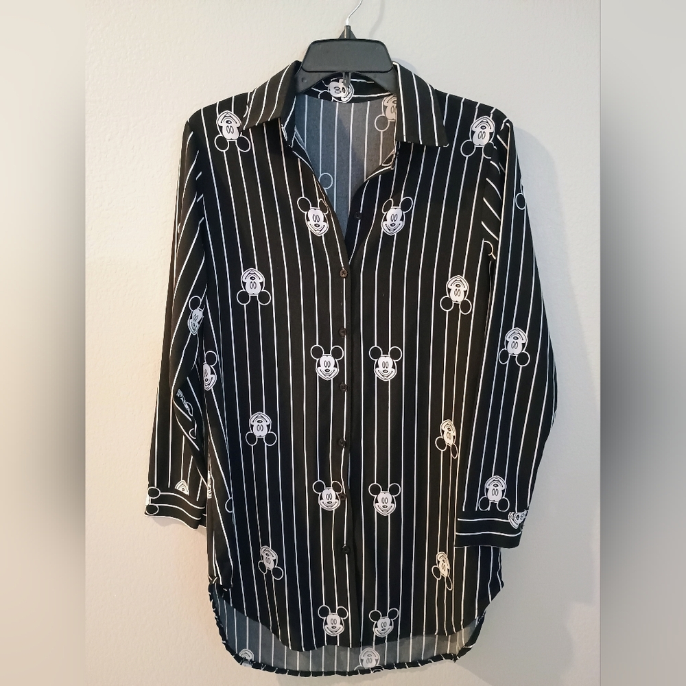 Forever 21 Black Striped Button-Up Shirt Pajama Top M?